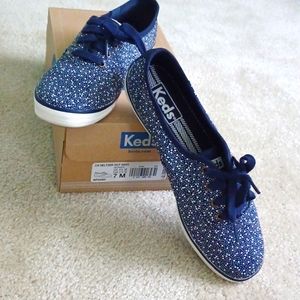 Like New Keds size 7 nave dot sneakers
